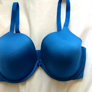 Wacoal® royal blue bra :: 36 DDD